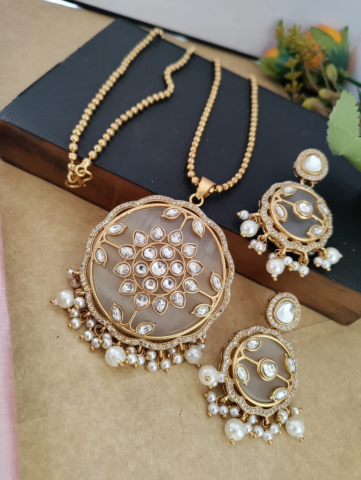 Exclusive Round stone pendant Kundan work pendant chain