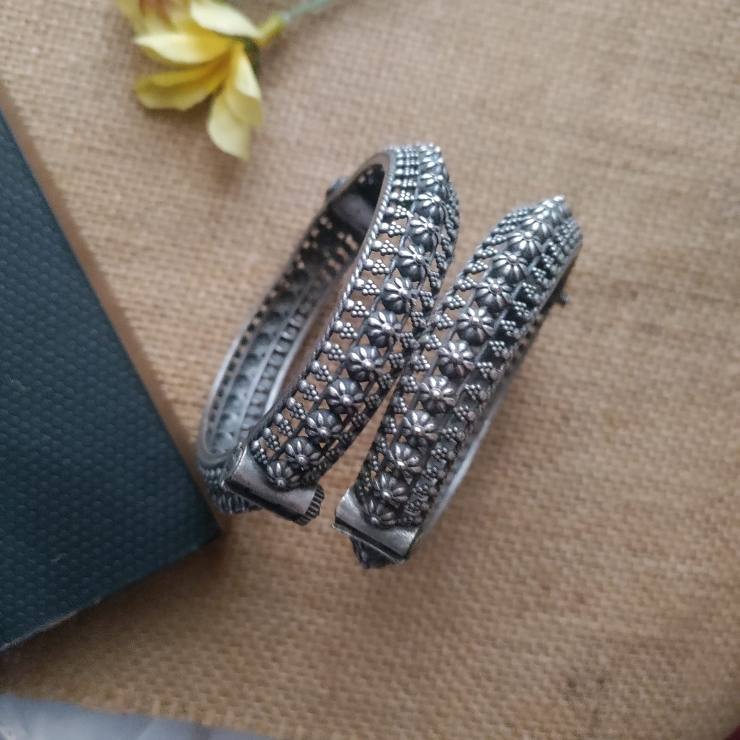 Silver replica Bangle - Screw type
