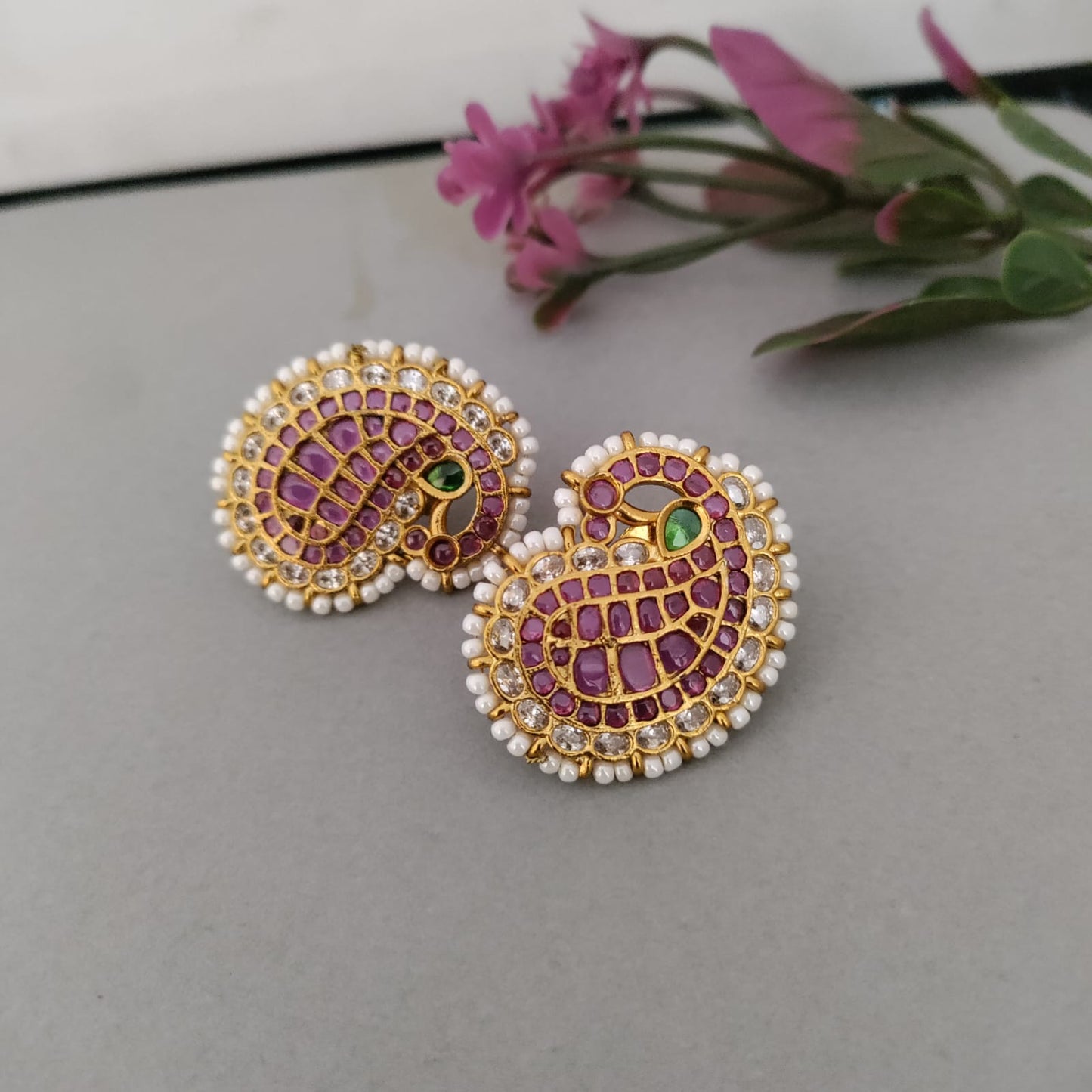 Paisley shaped kemp stud