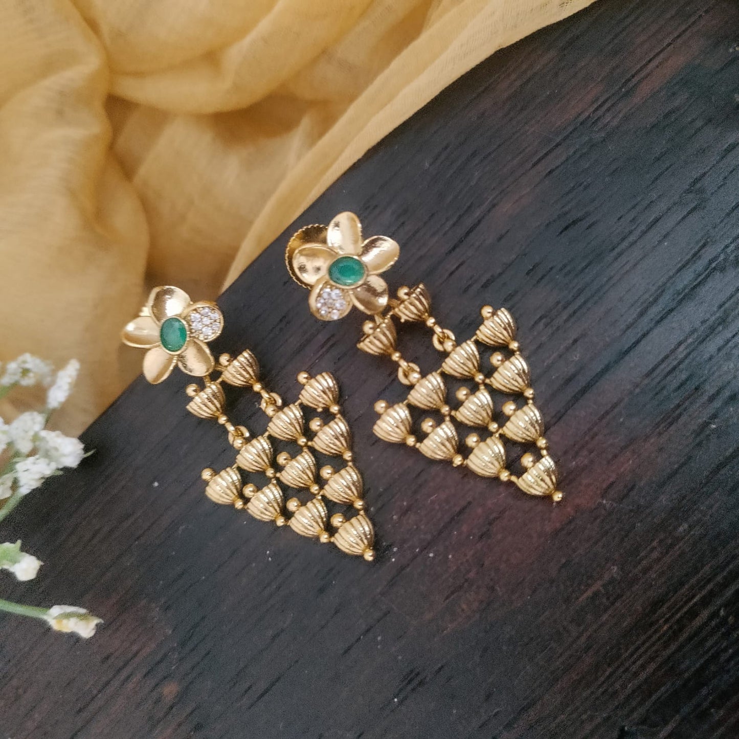 Flower stone lightweight earring
