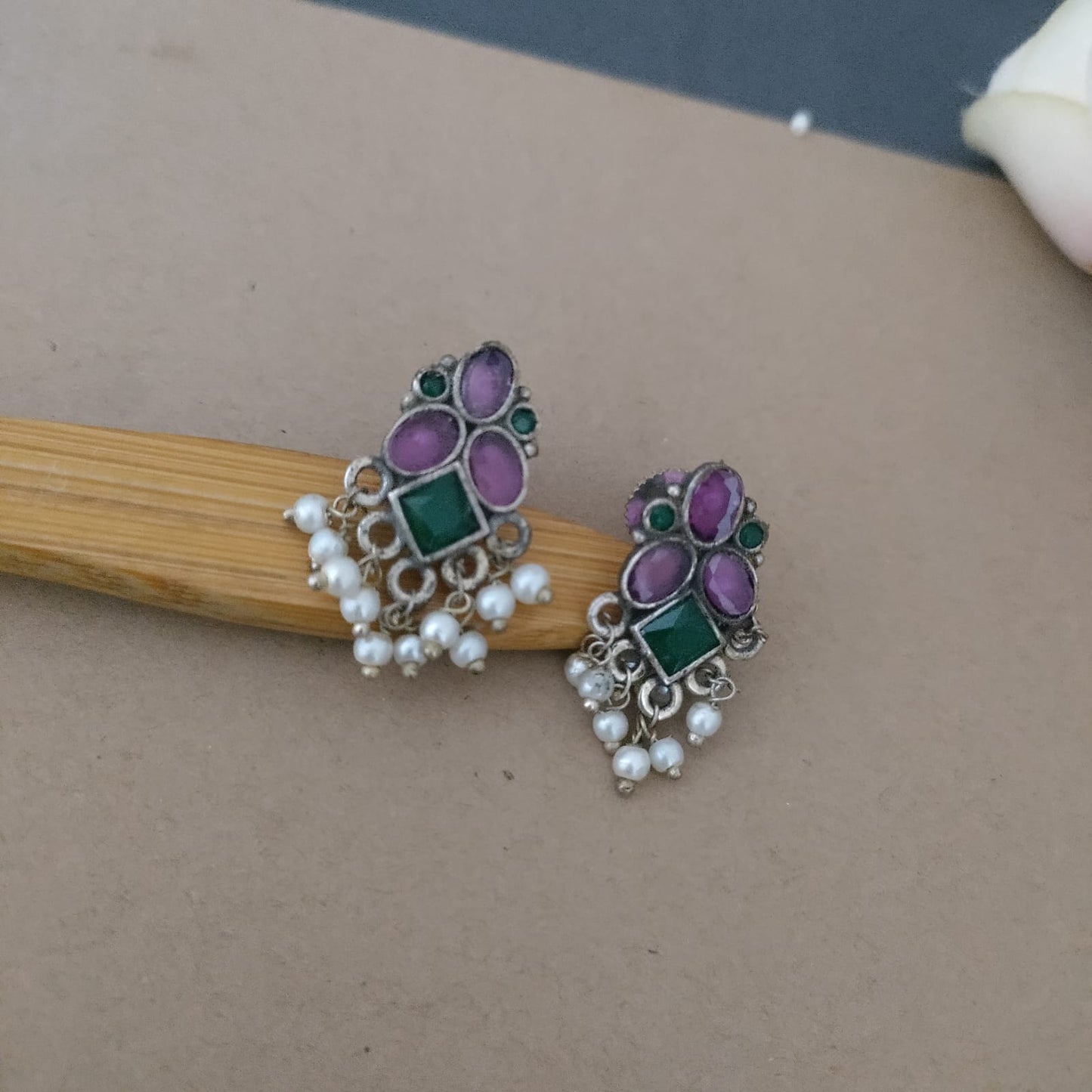 Kemp stone earring