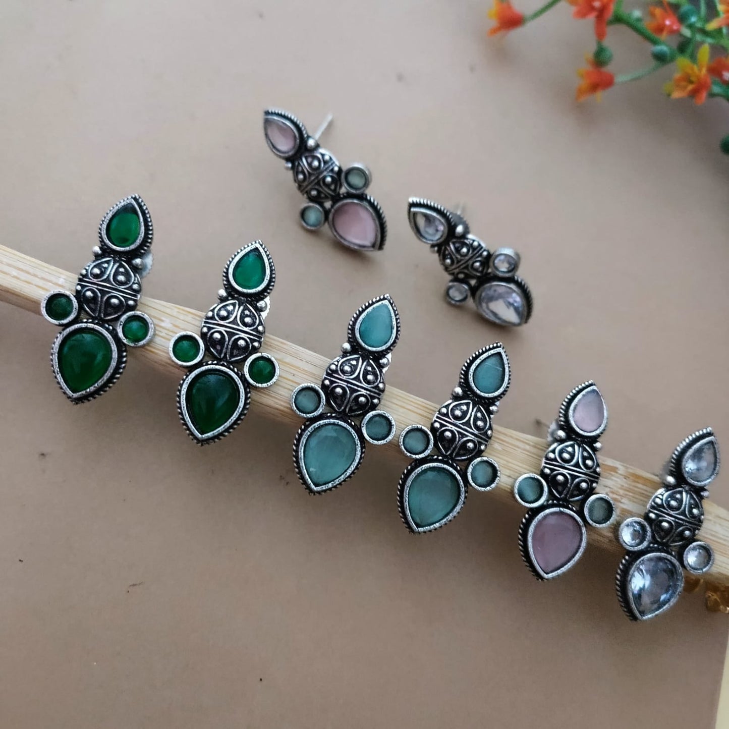 Stone stud earring
