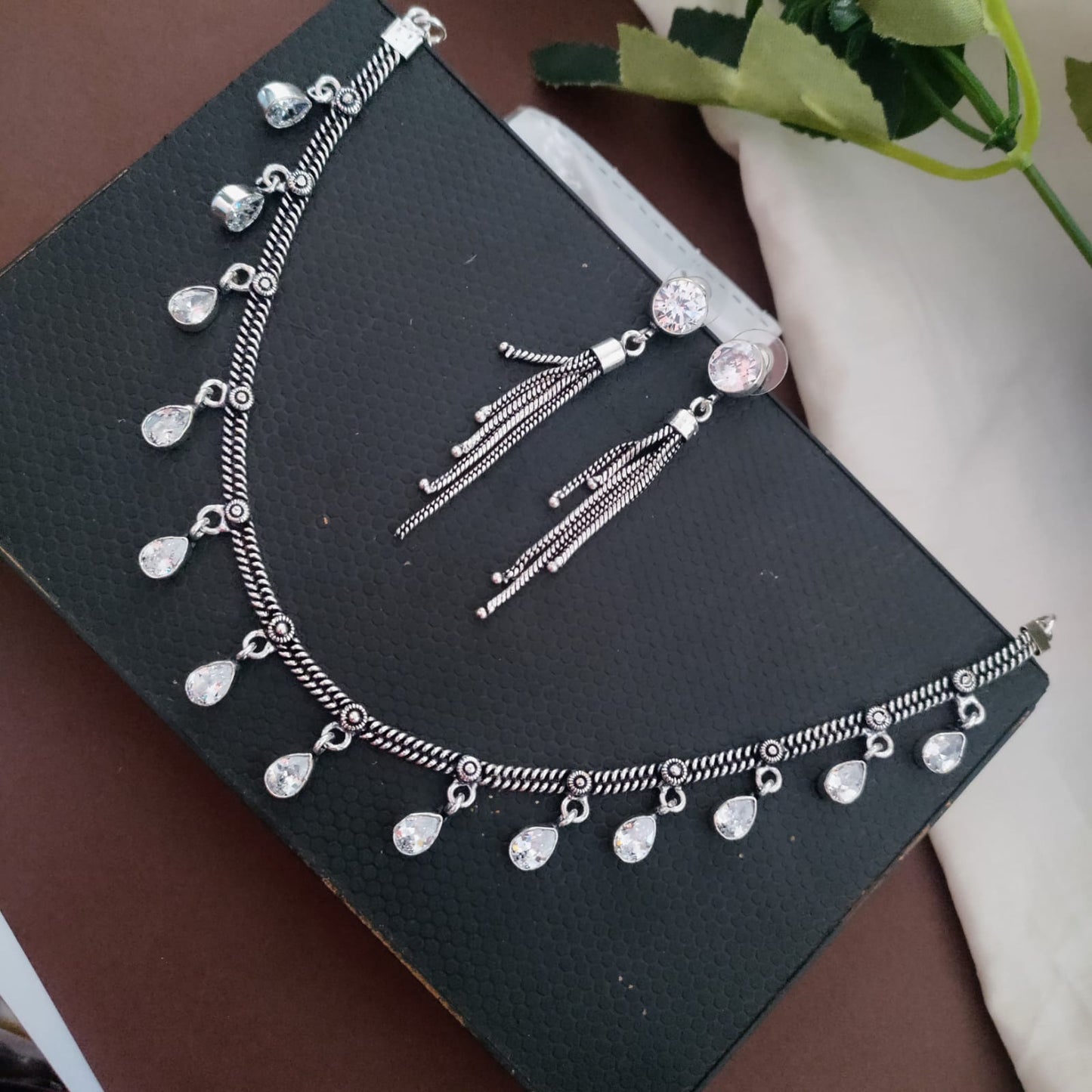Drop stone necklace set
