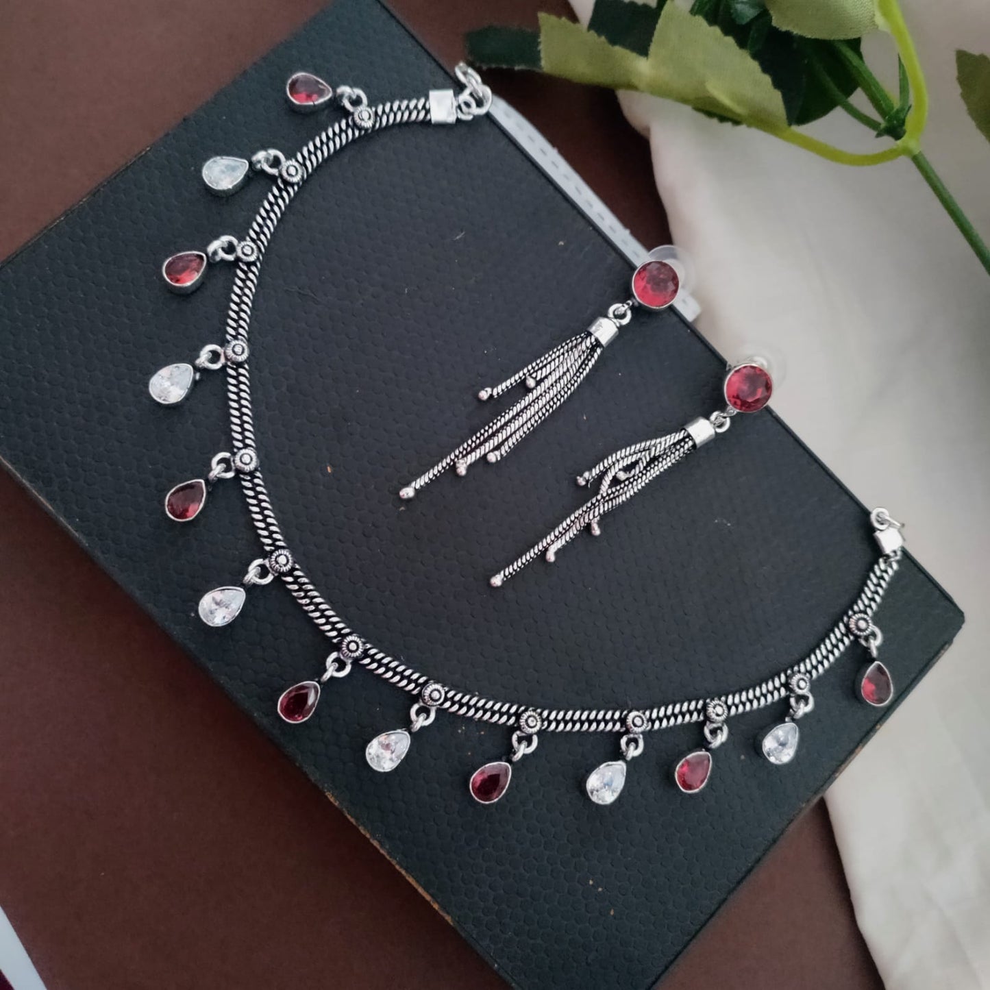 Drop stone necklace set