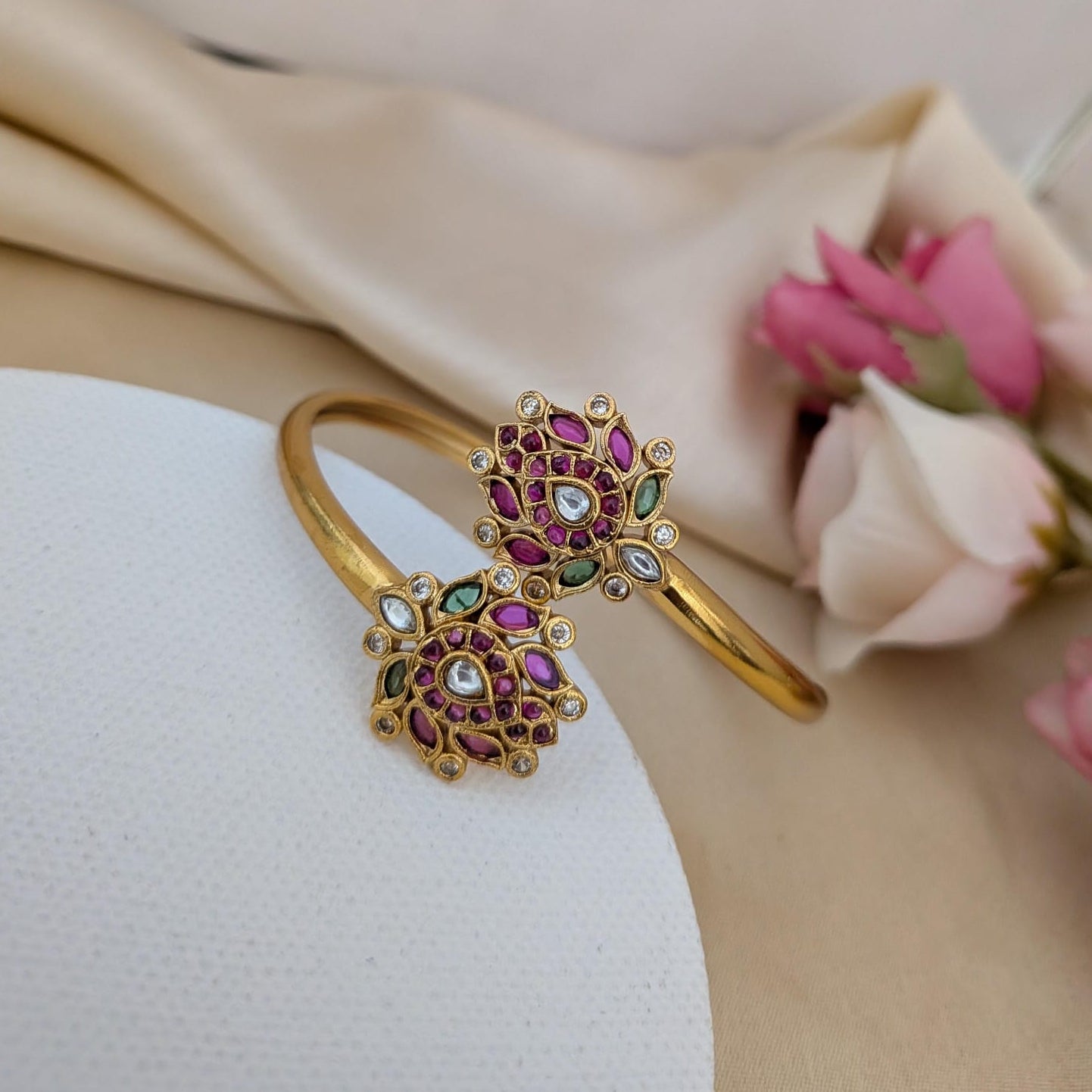 Lotus design kada bangle