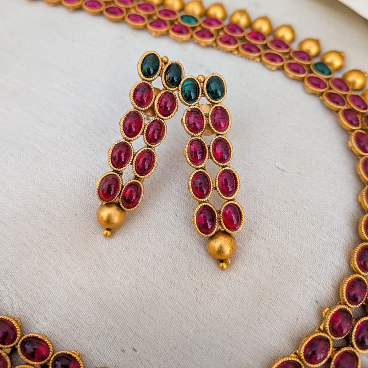 Long kemp necklace