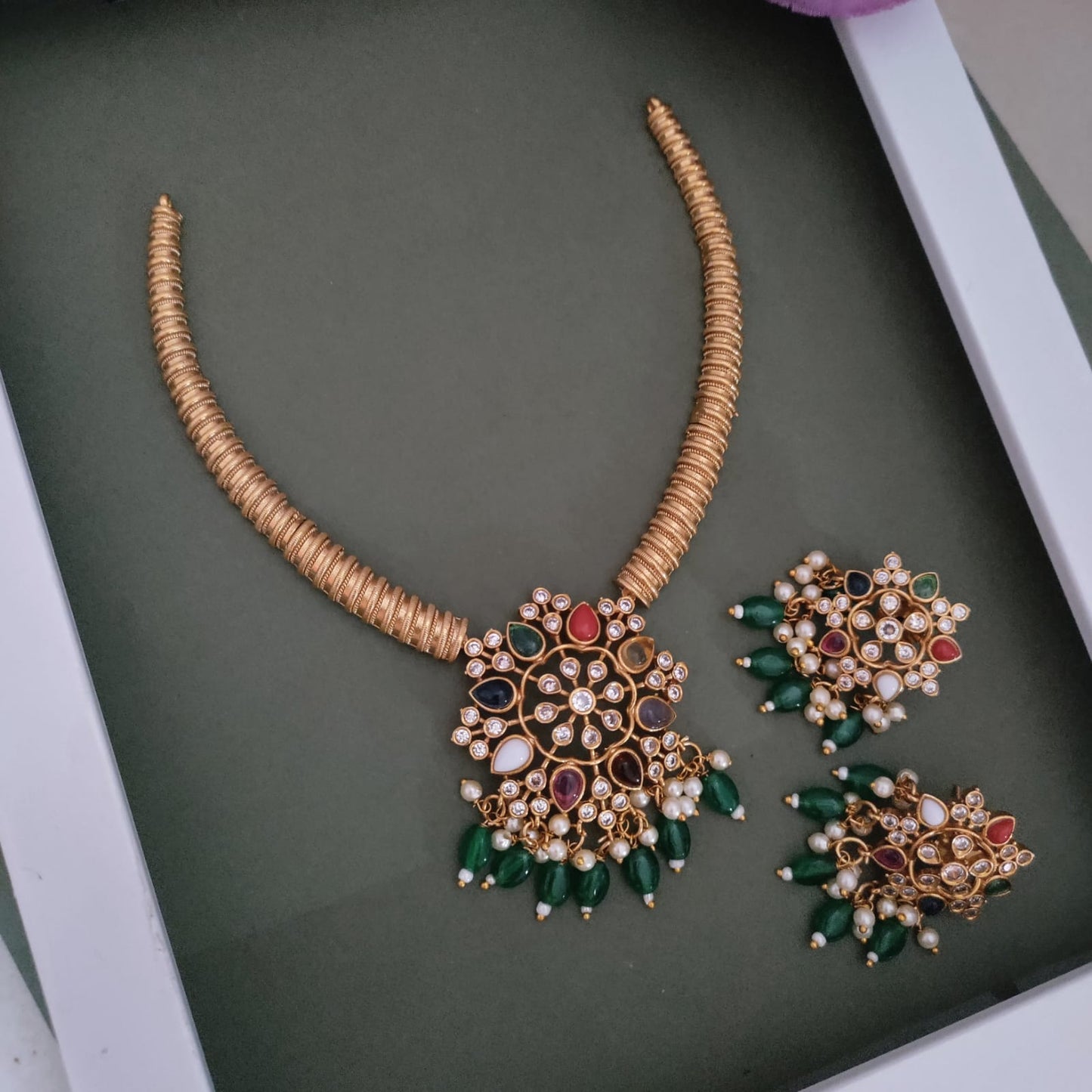 Navratna pendant hasuli set