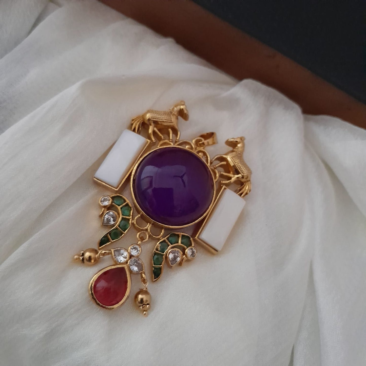 Kemp with gorgeous stone designer pendant