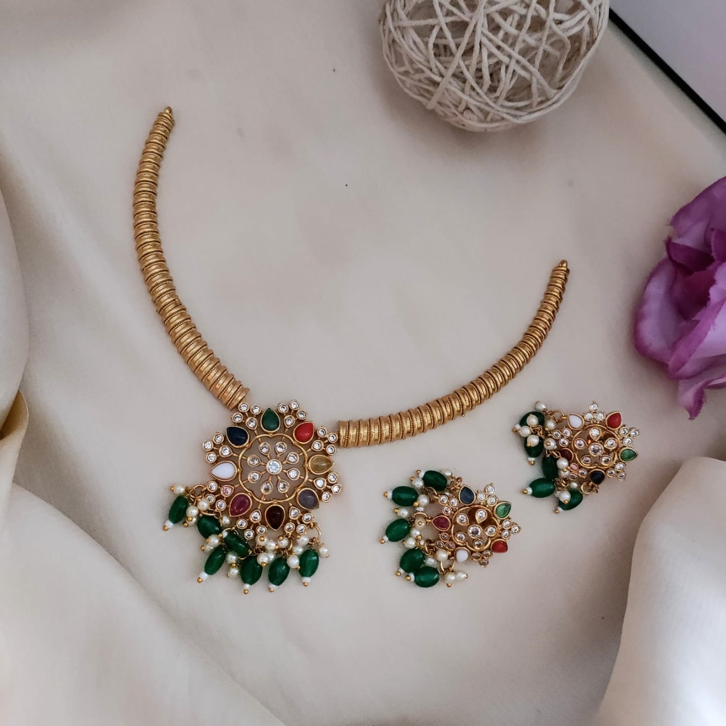 Navratna pendant hasuli set