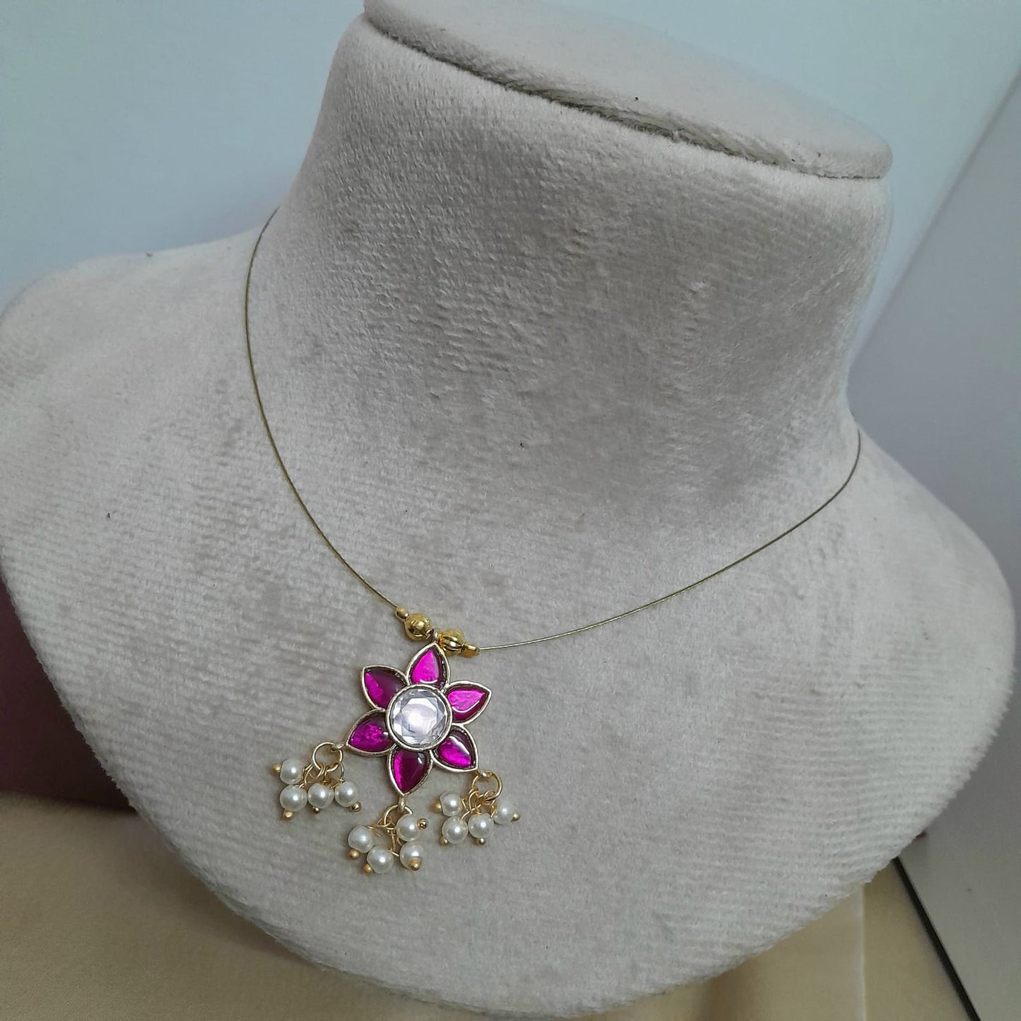 Gorgeous Invisible flower necklace set