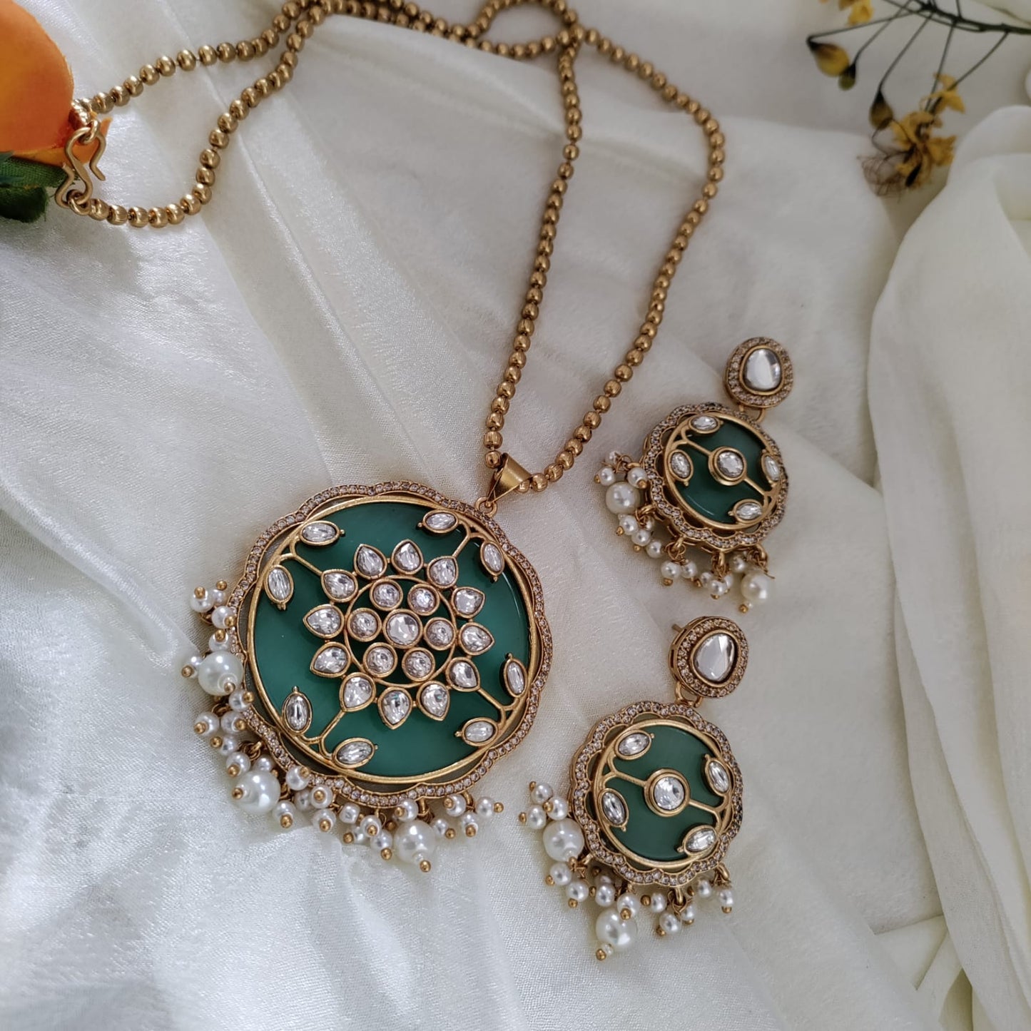 Exclusive Round stone pendant Kundan work pendant chain