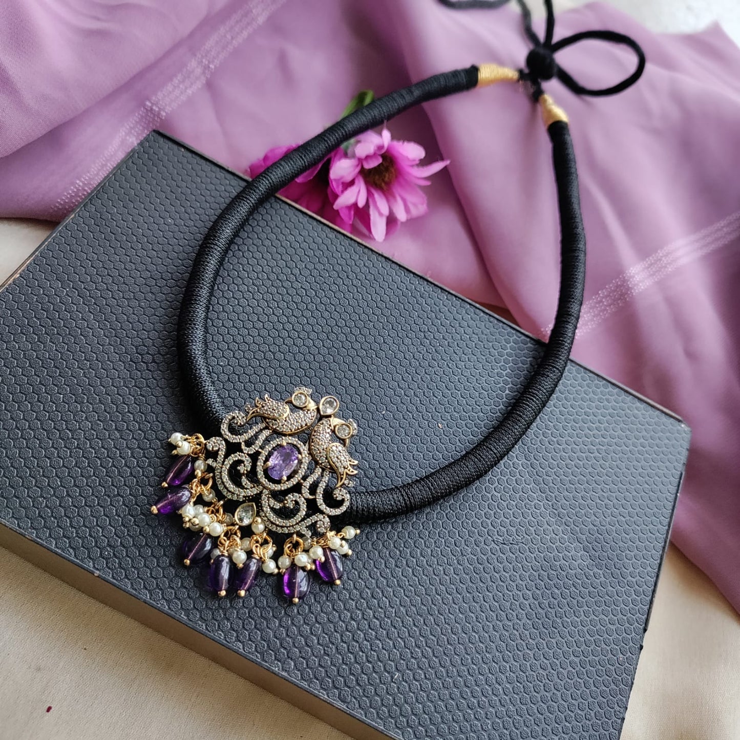 Victorian finish pendant with back thread necklace