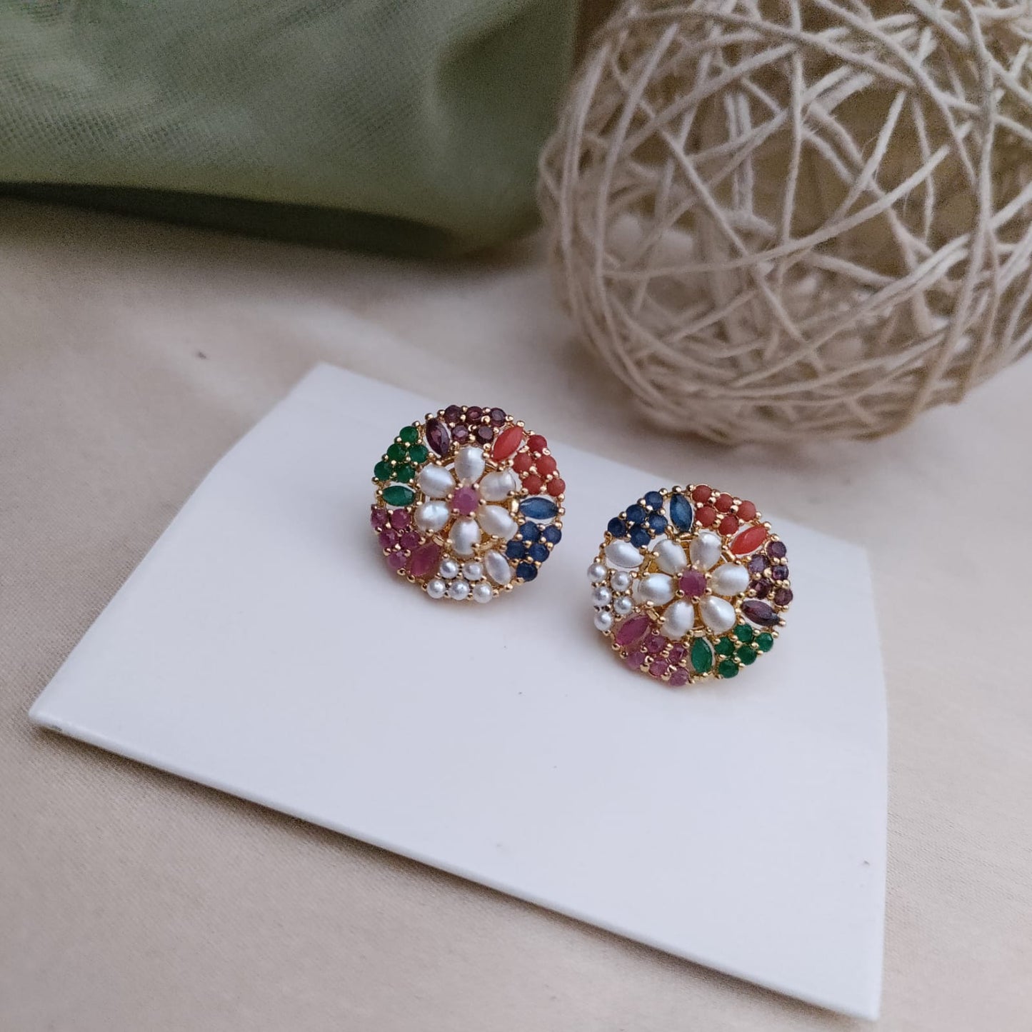 Multi stone round stud