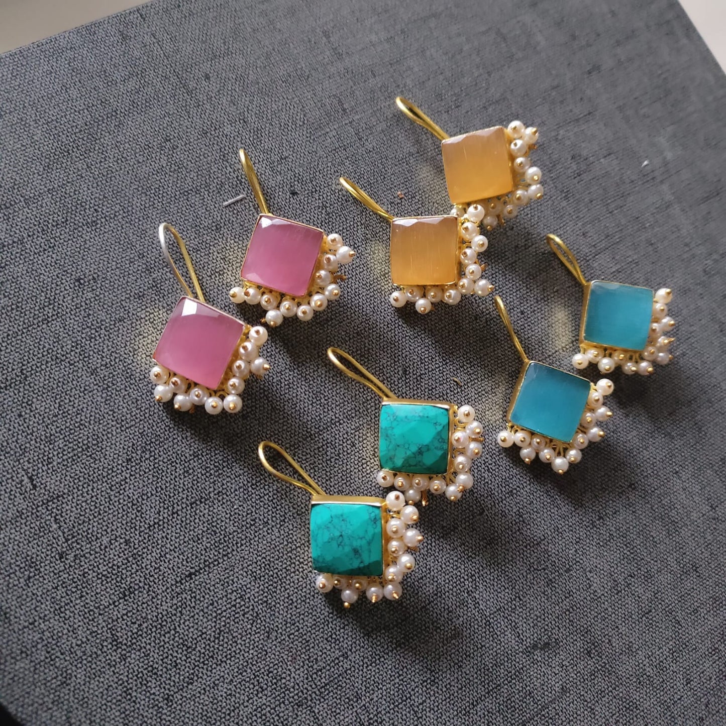 Hook pearl earring