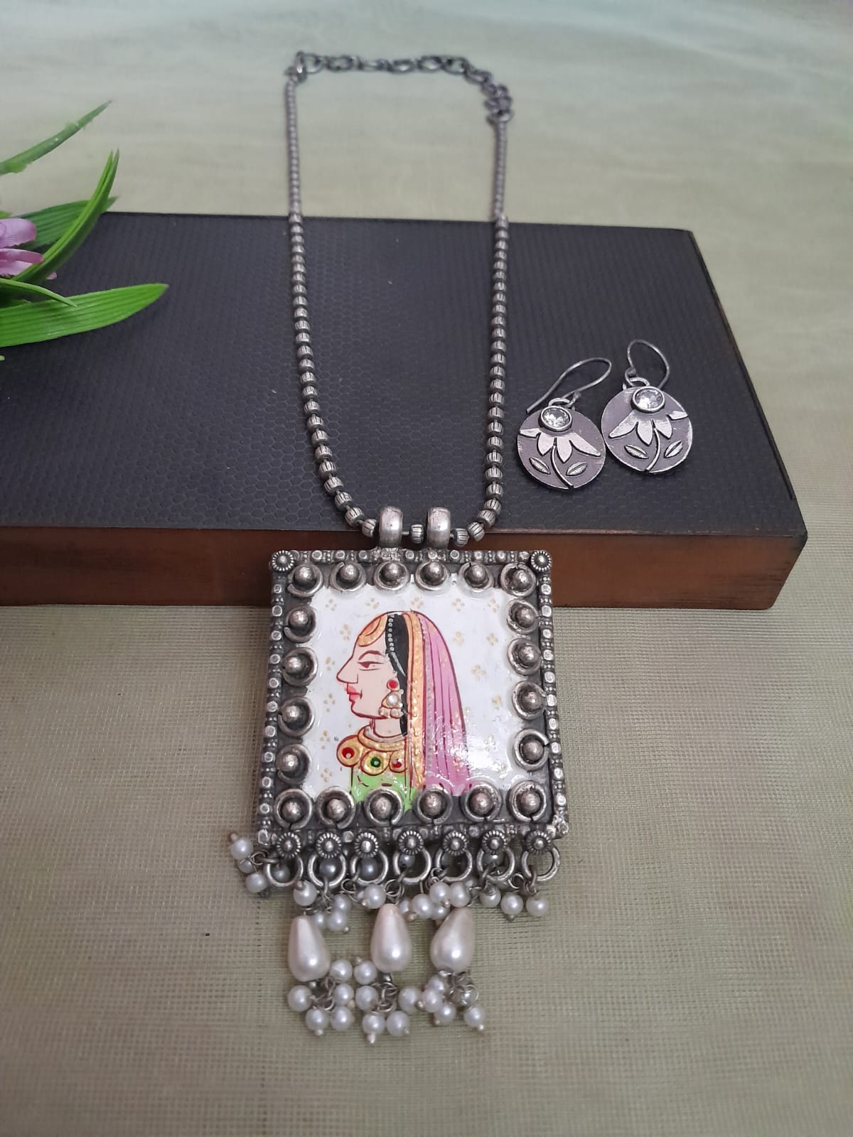 Long replica painted chain set silver