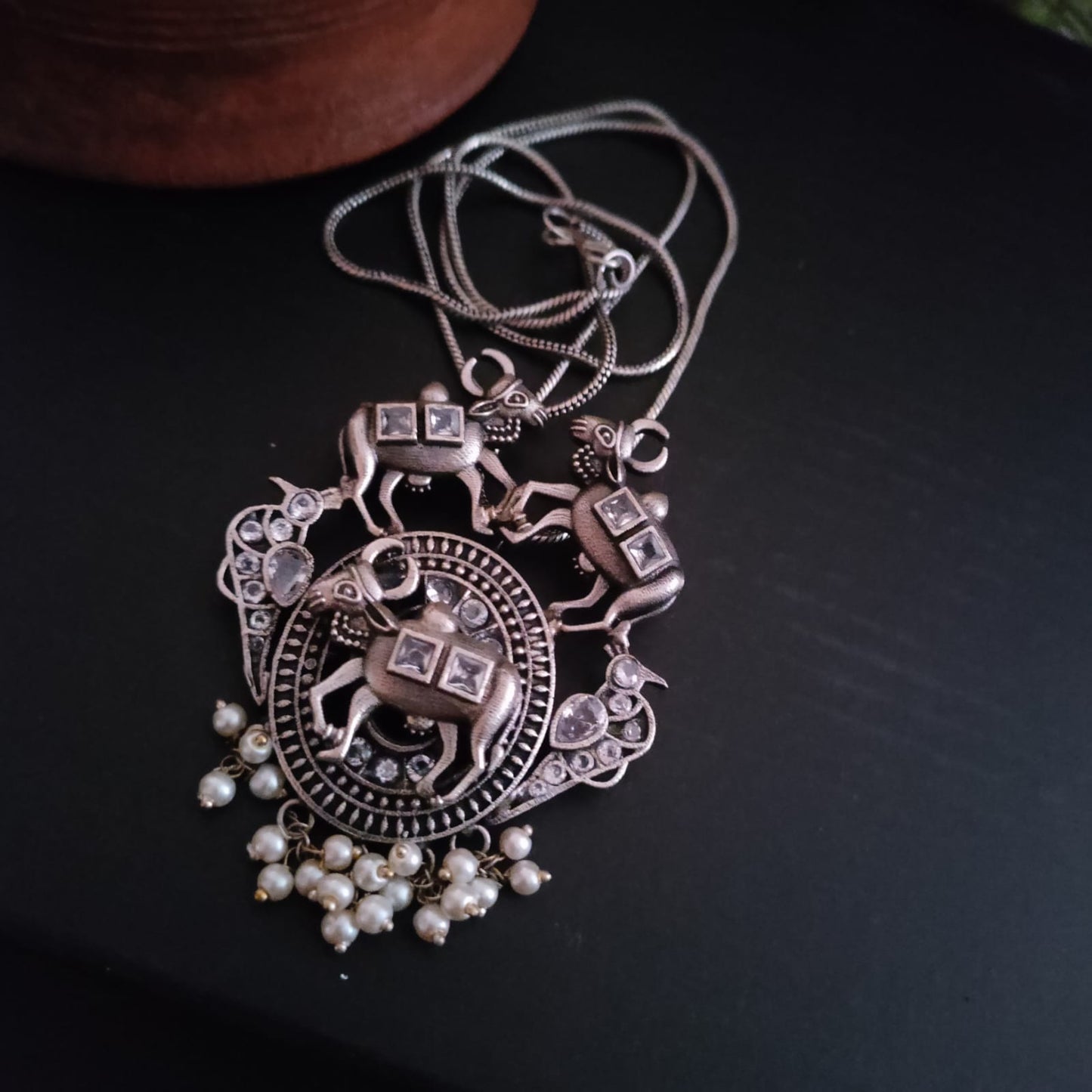 Long elephant replica chain set silver