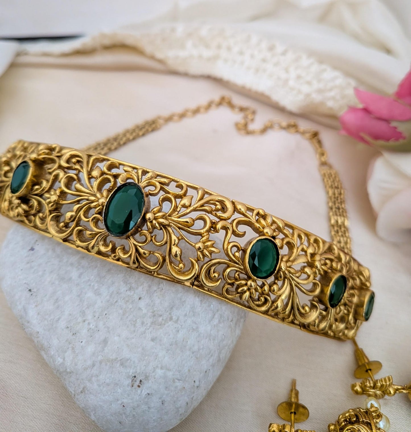 Floral green stone choker