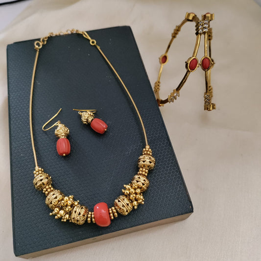Coral and antique beaded simple neckset