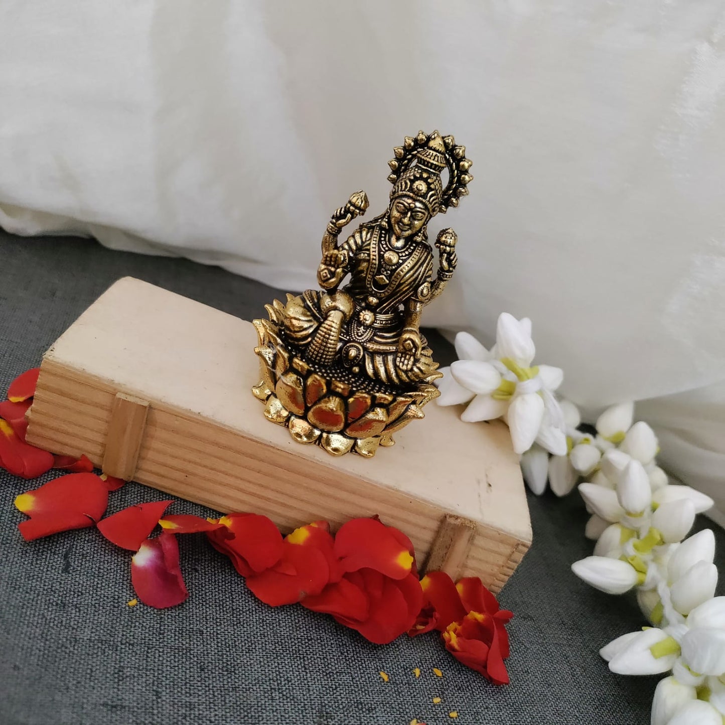Brass Goddess Lakshmi idol -7.5 cm
