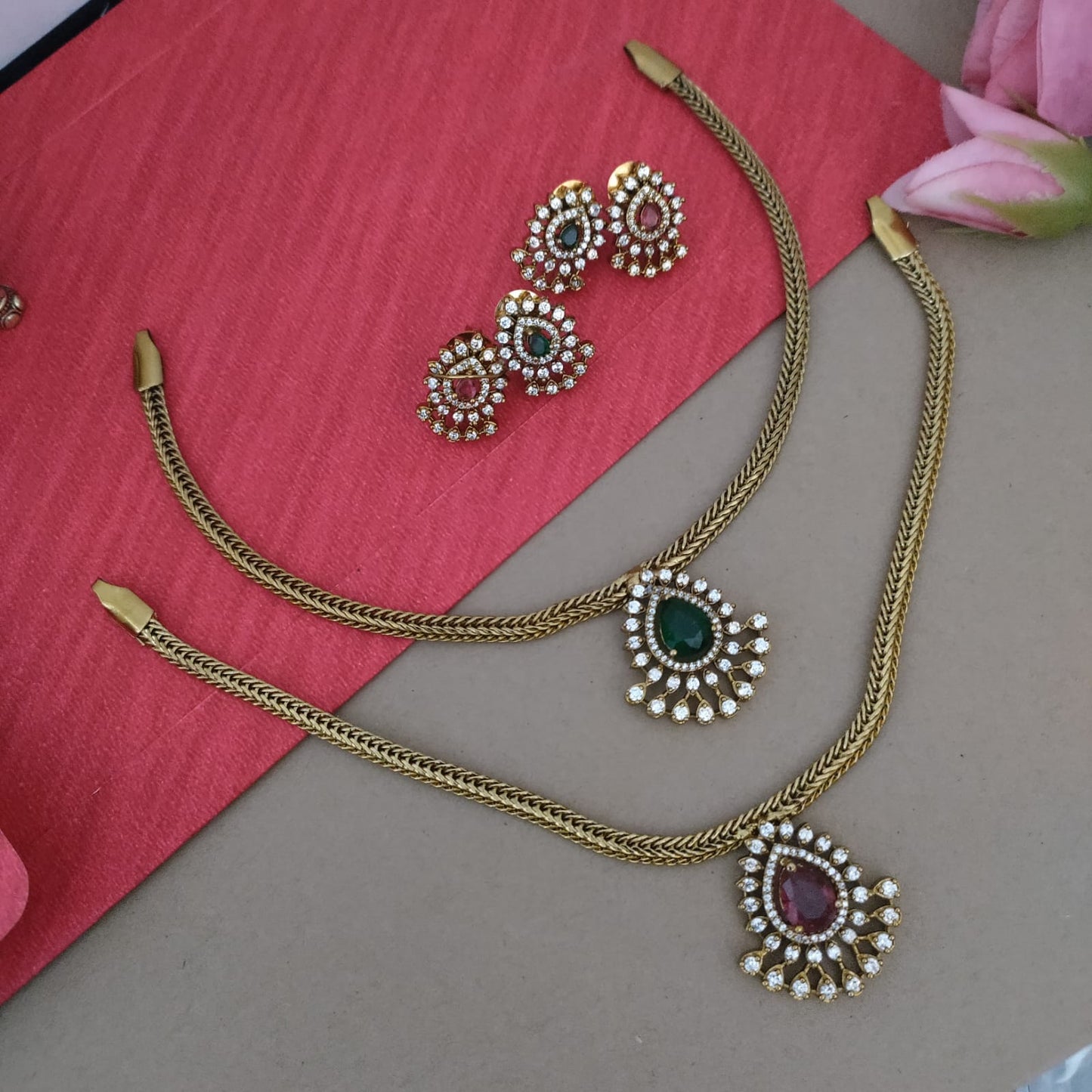 Plain chocker set