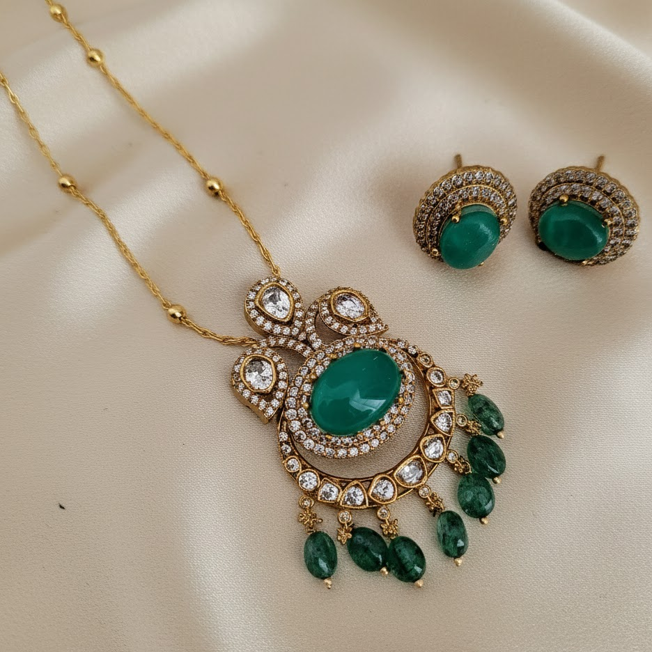 Green stone victorian pendant chain set