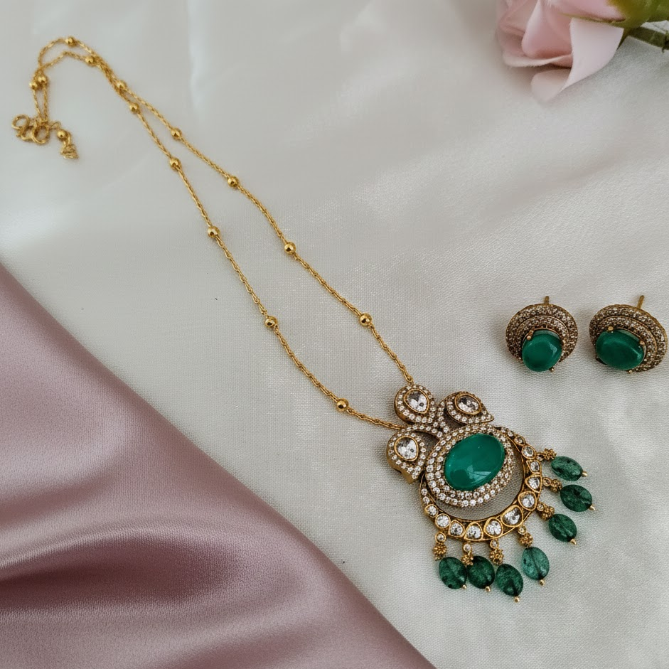 Green stone victorian pendant chain set