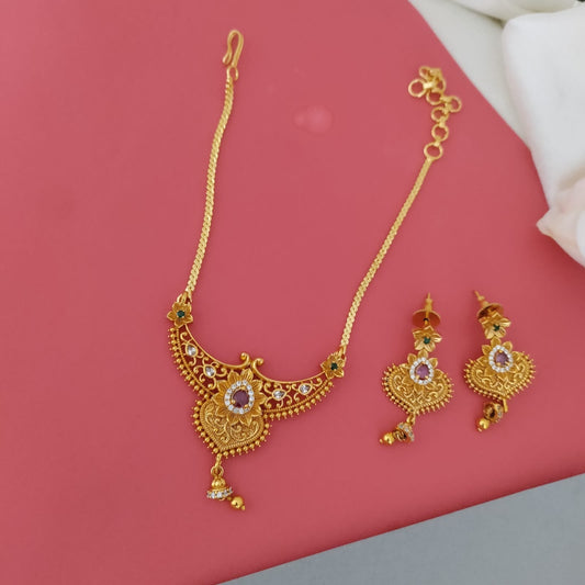 Gold pendant chain