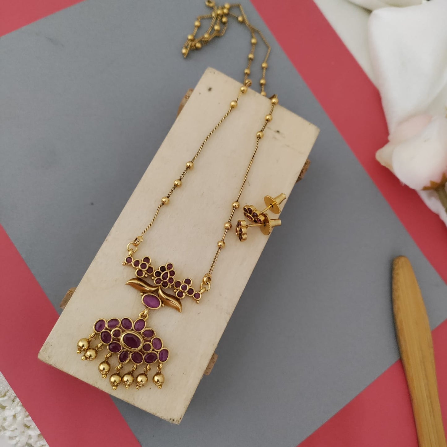 Kemp stone gold bead pendant  chain