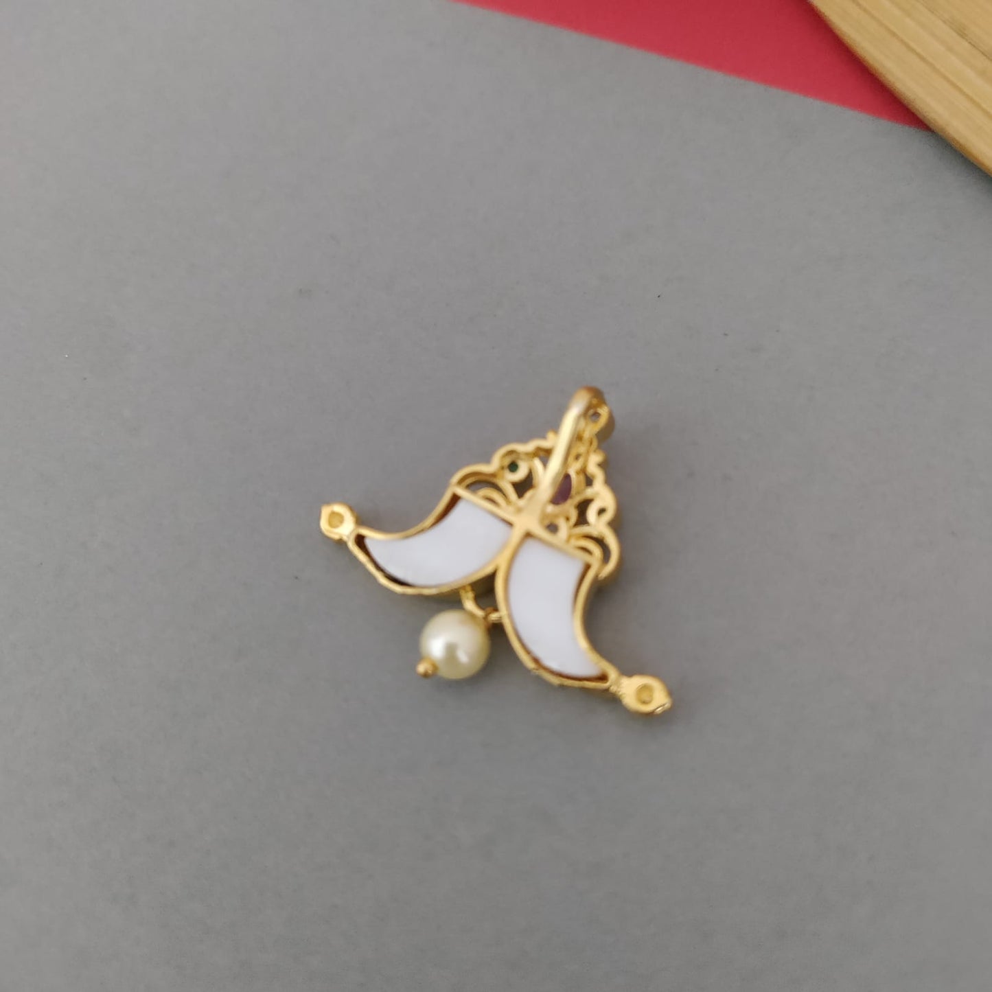 Puligoru pendant