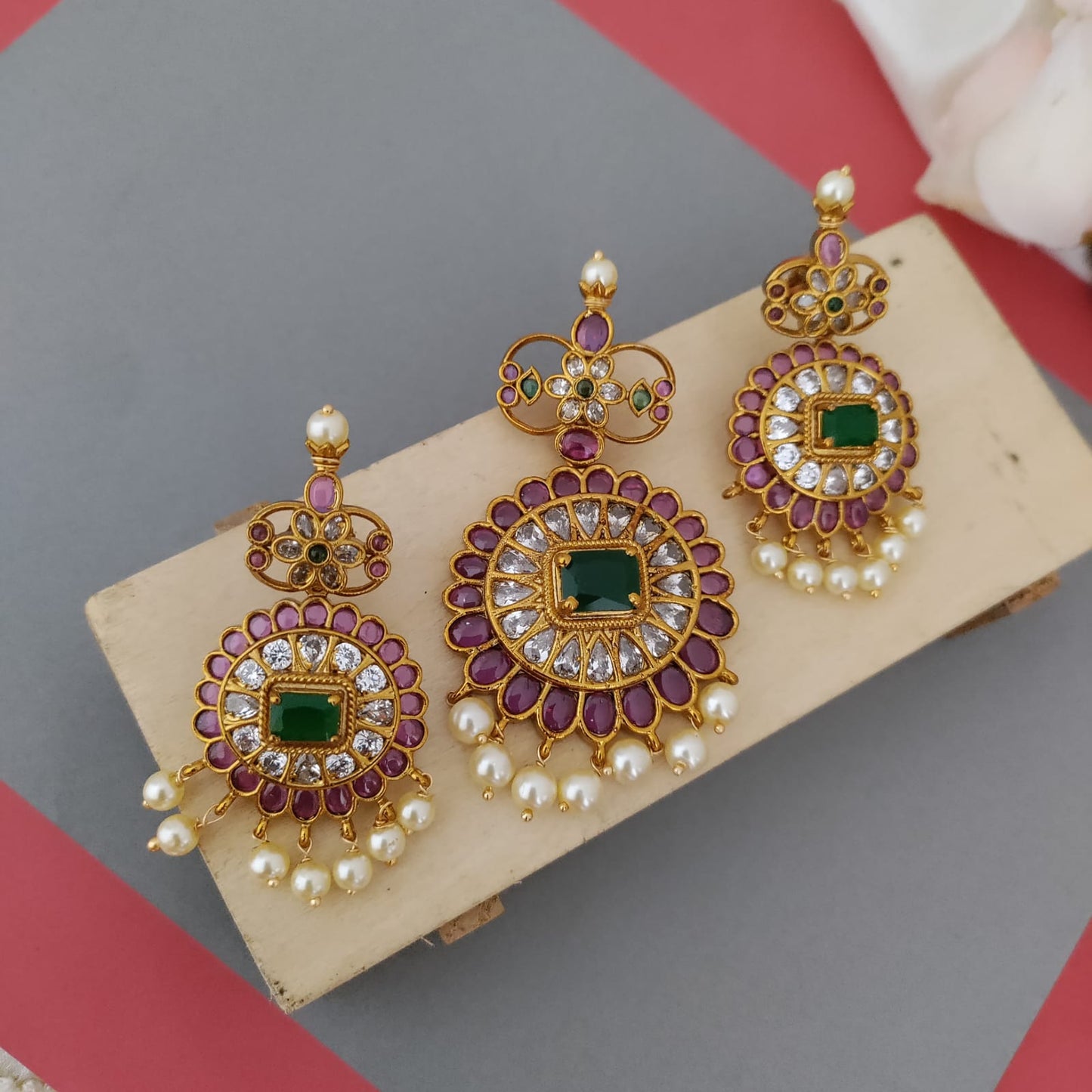 Antique Gold-Plated Kemp Stone Pendant and Earring Set