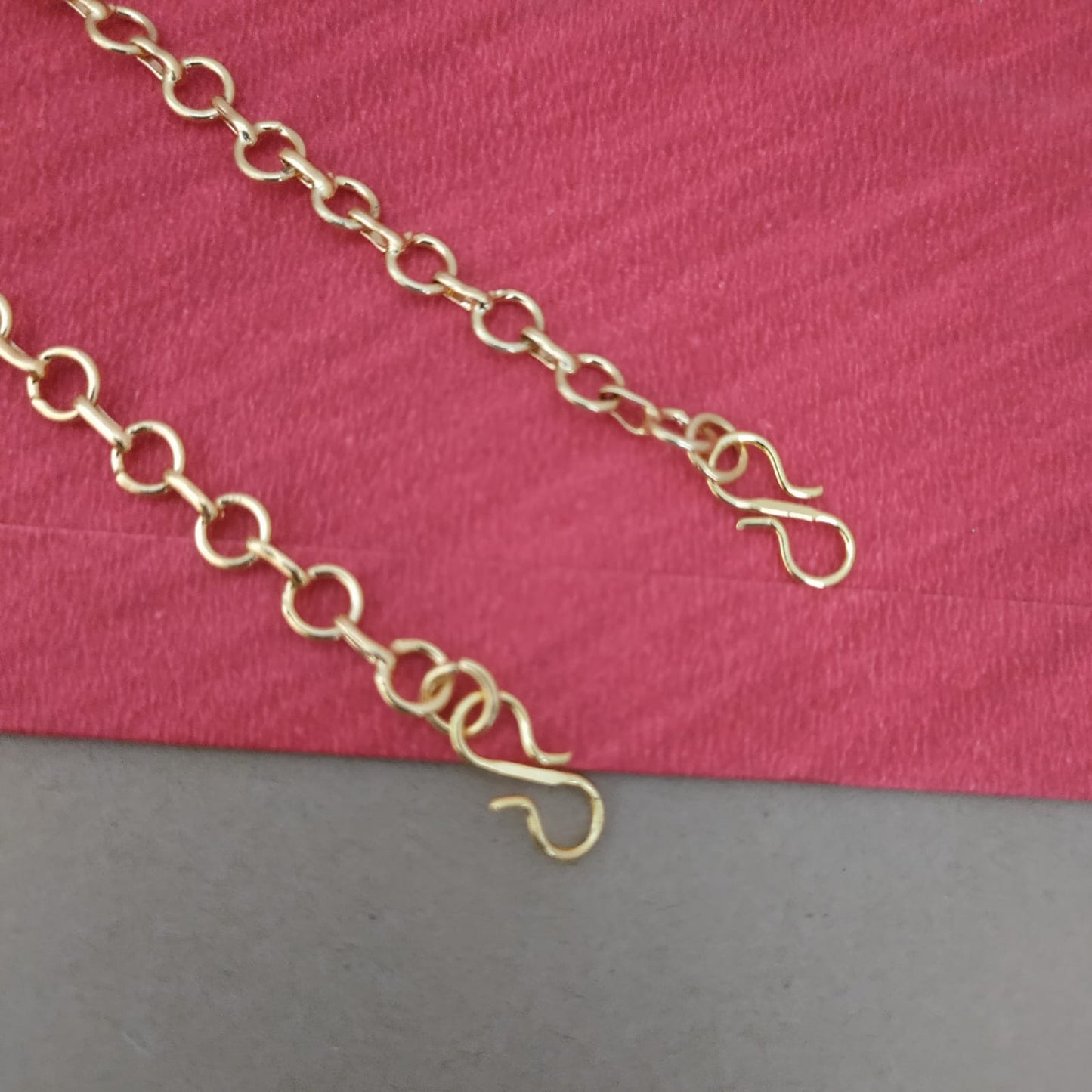 Back chain with hook - Golden Finish