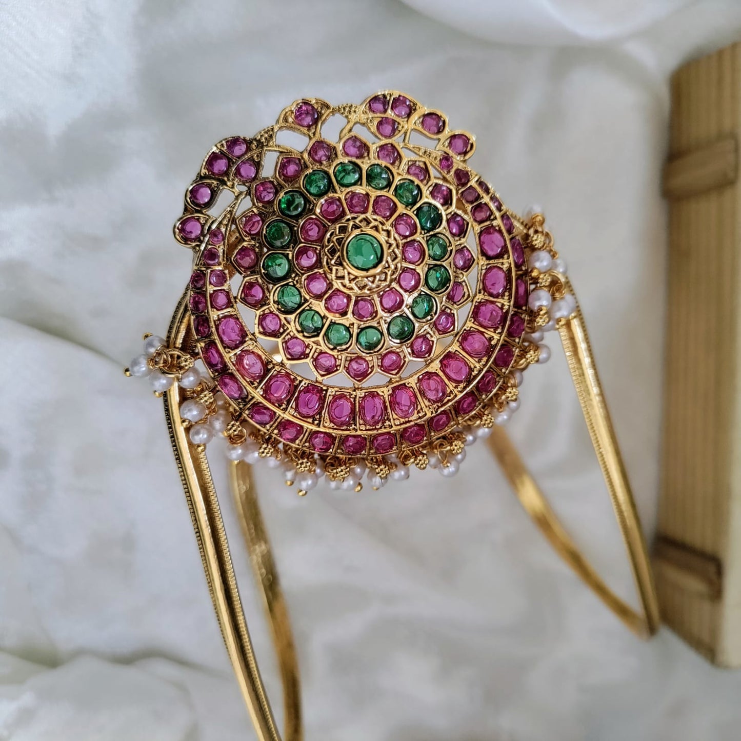 Kemp stone Round pattern Armlet/Vanki with pearl drop