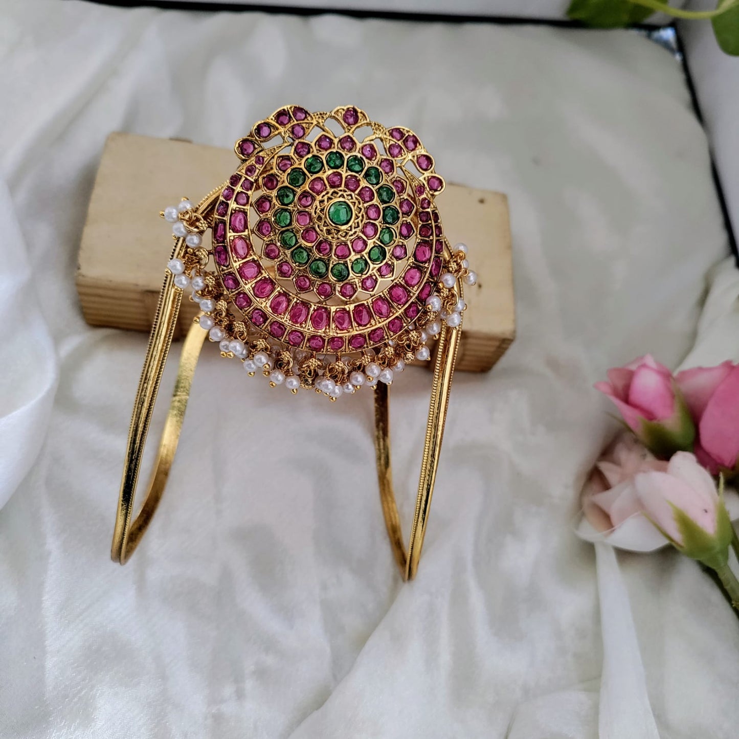 Kemp stone Round pattern Armlet/Vanki with pearl drop