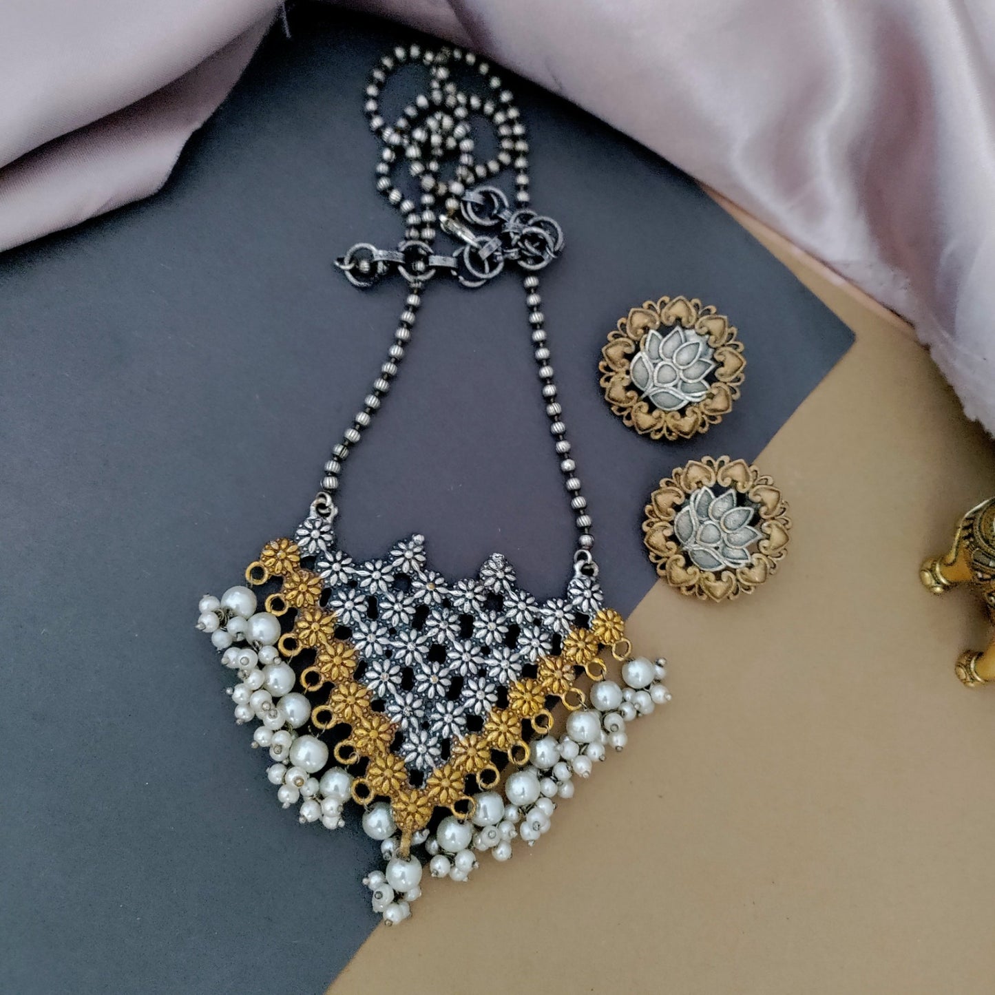 Dualtone triangle long chain set