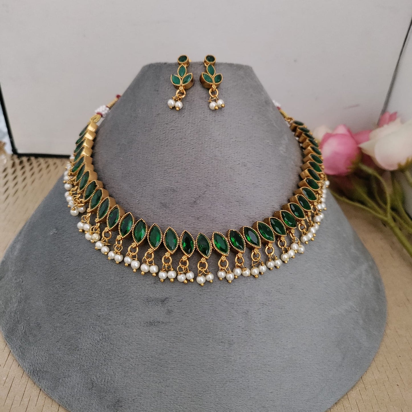 Reversible Kemp stone necklace - Green and Navratna