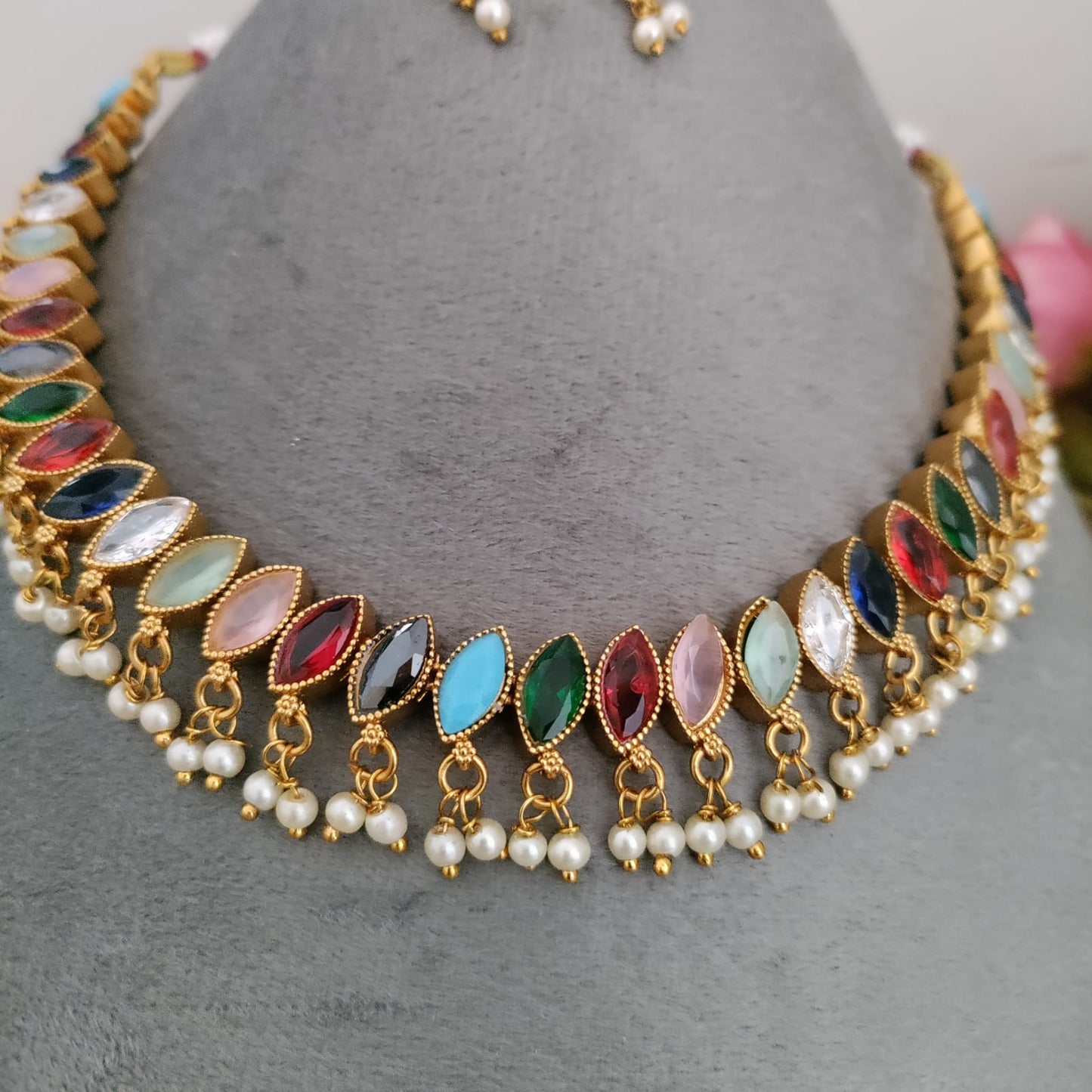 Reversible Kemp stone necklace - Green and Navratna