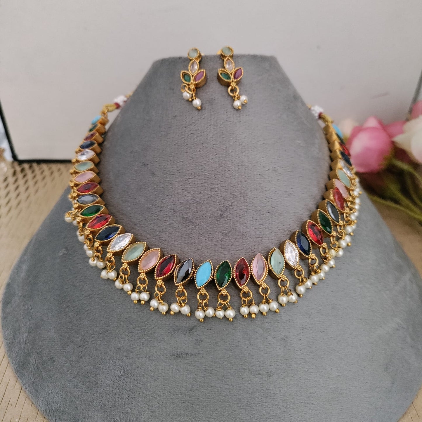 Reversible Kemp stone necklace - Green and Navratna