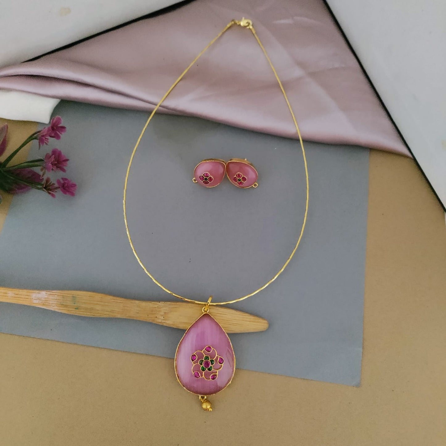 Meena work Semiprecious stone Drop pendant hasuli set