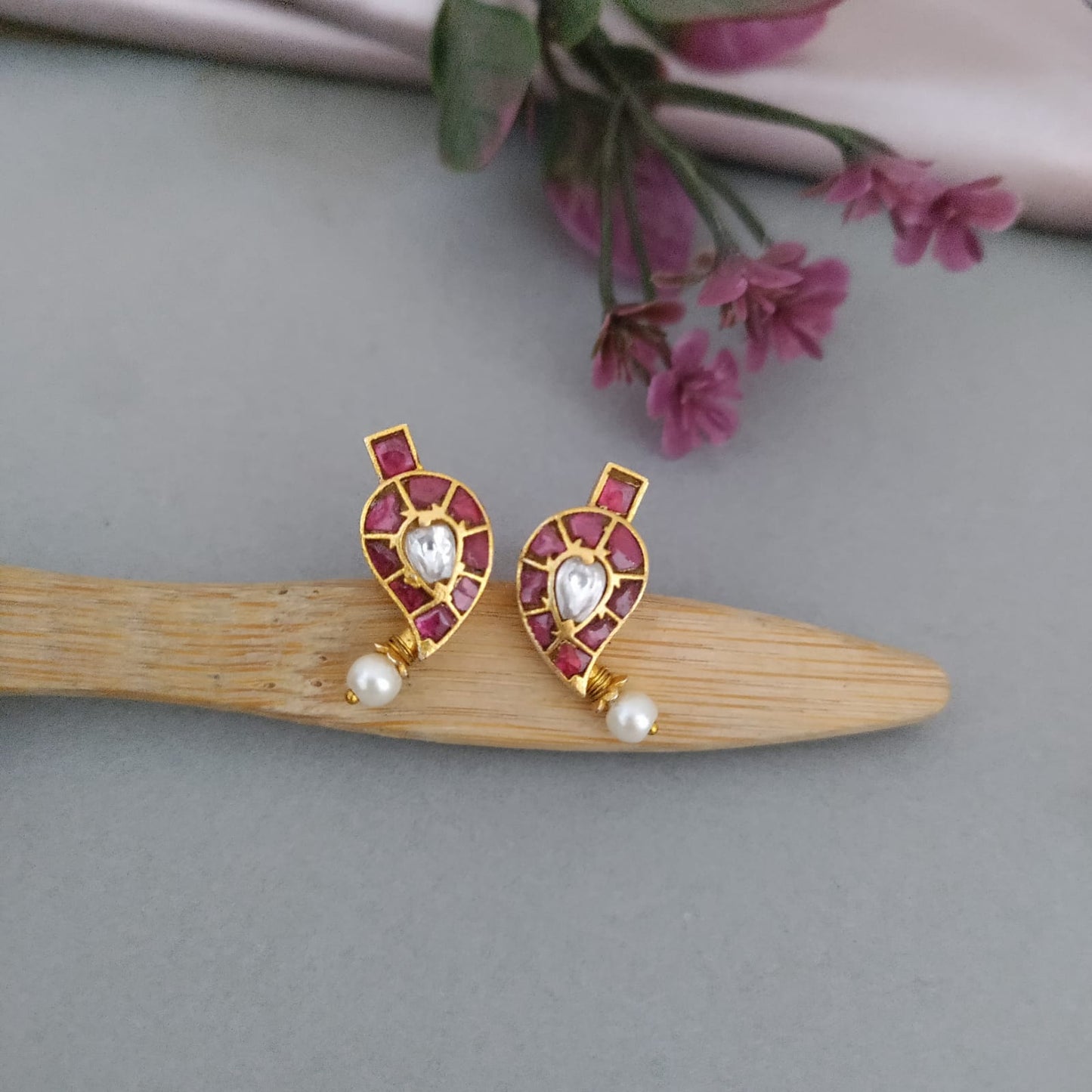 Jadau stone mango stud