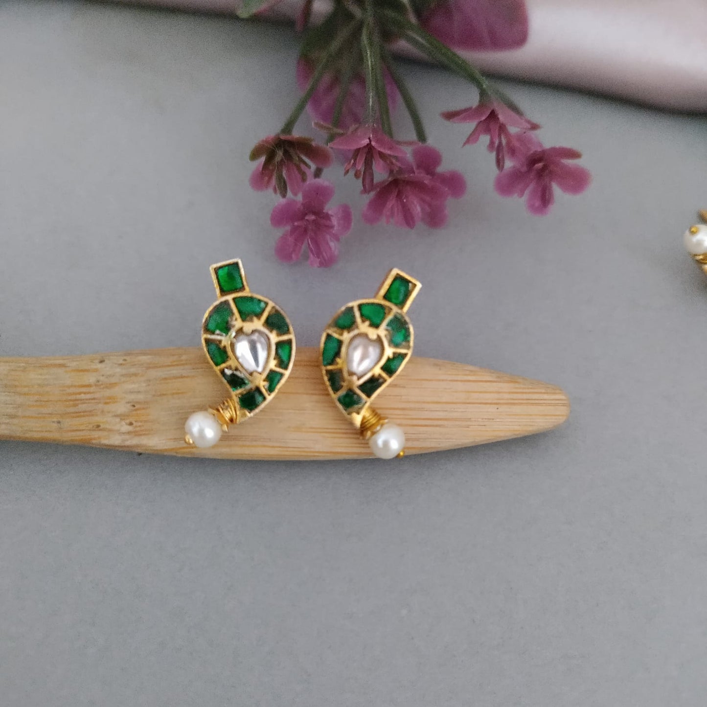 Jadau stone mango stud