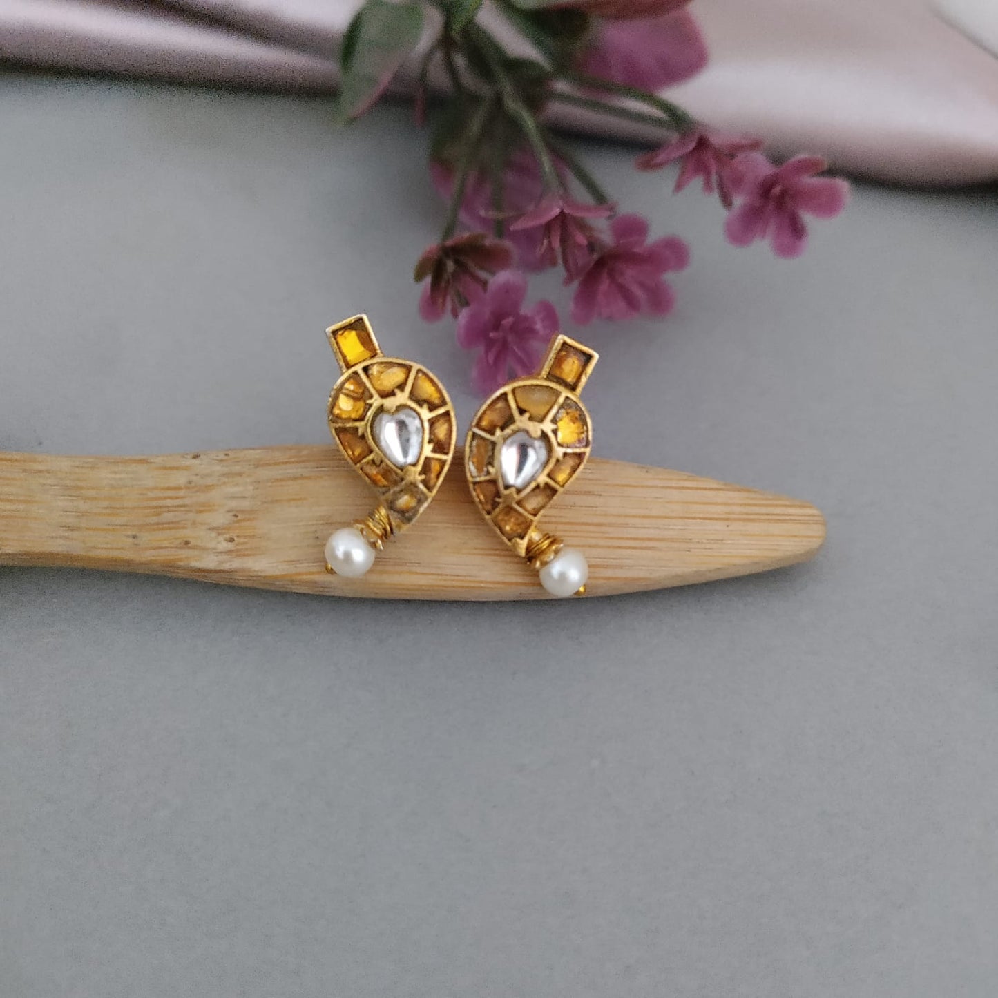 Jadau stone mango stud