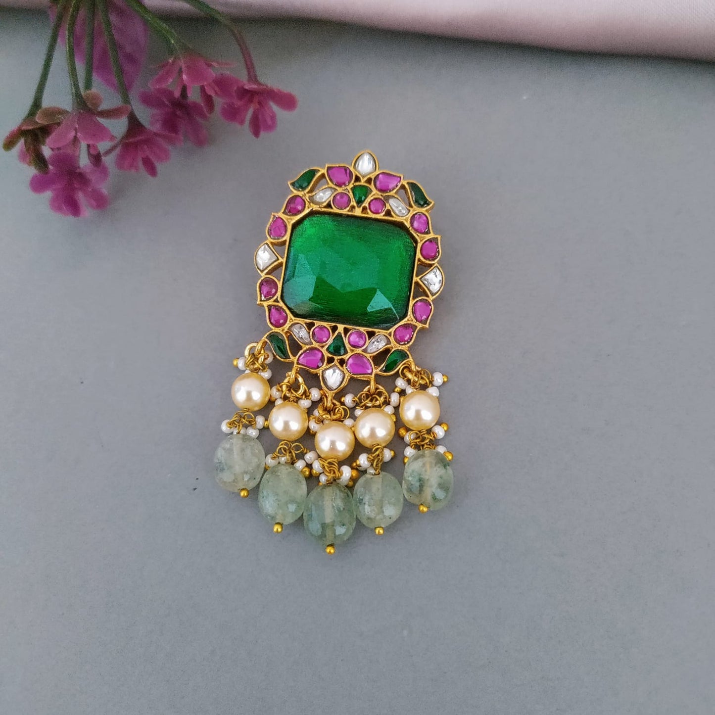 Green stone jadau pendant