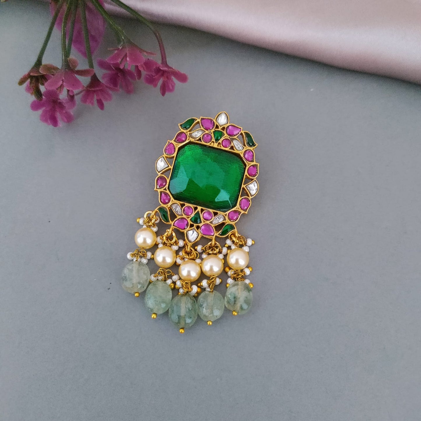 Green stone jadau pendant