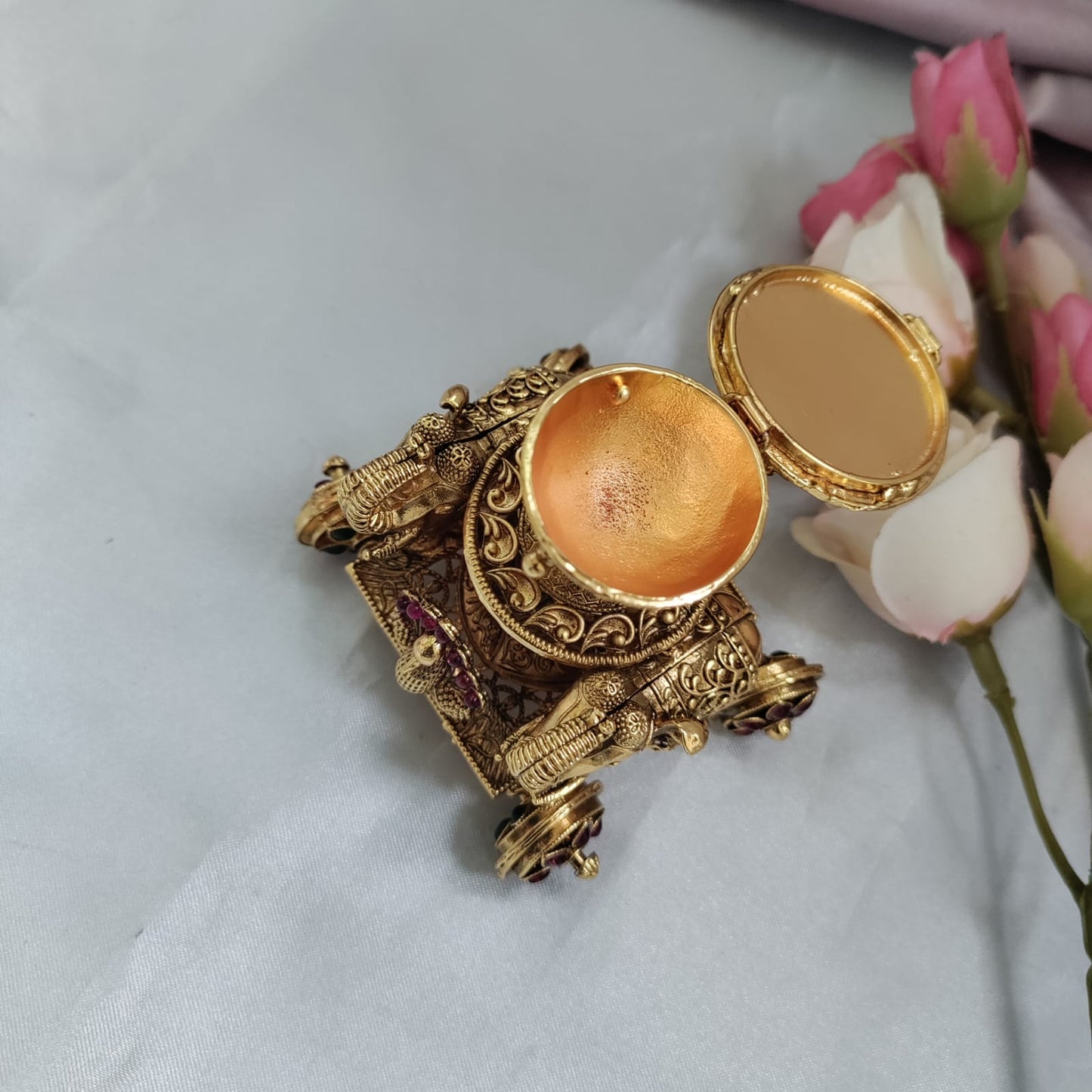 Twin elephant Rath Sindoor Box/ Kumkum with Lakshmi