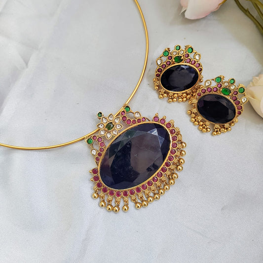 Padhakkam Blue pendant with hasuli