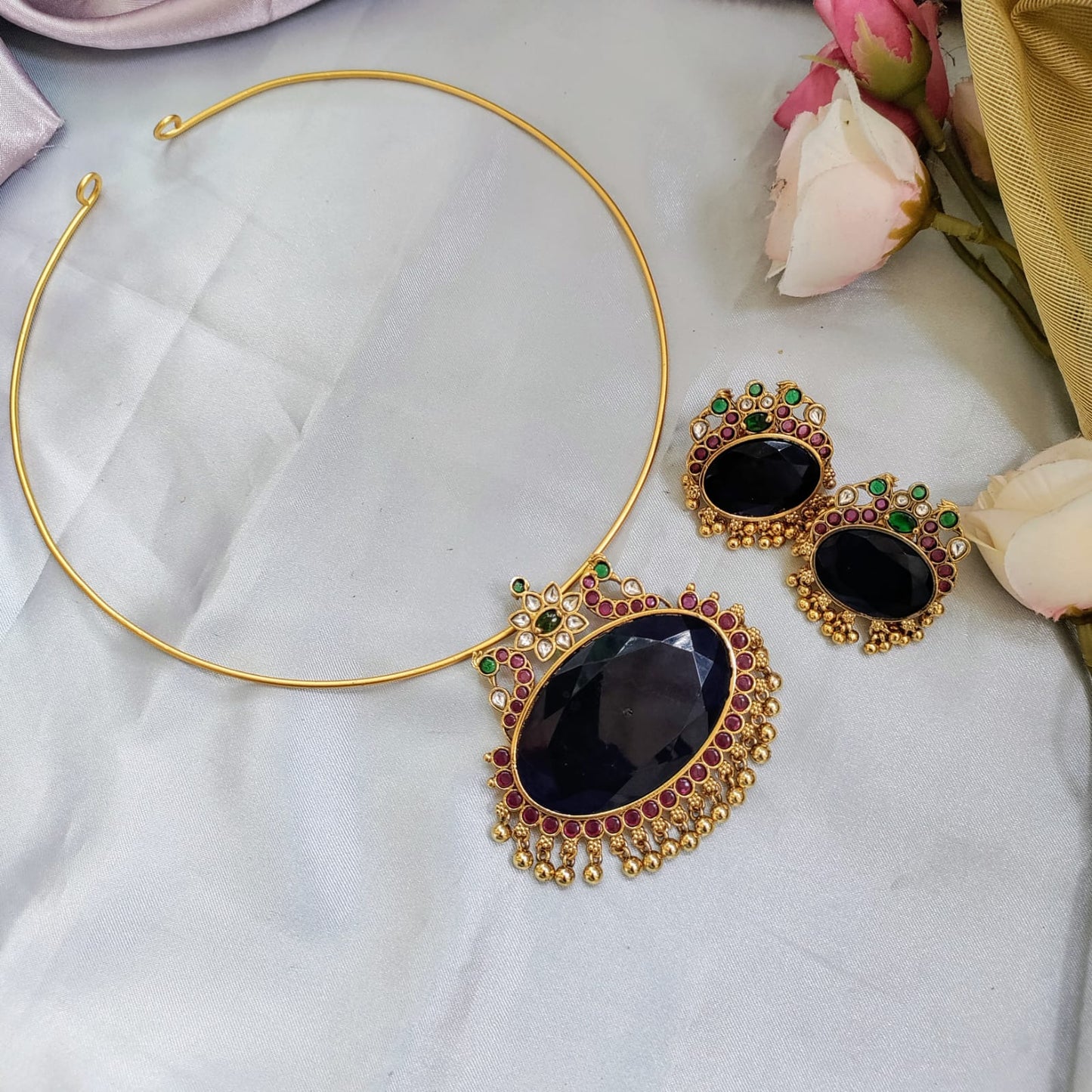 Padhakkam Blue pendant with hasuli