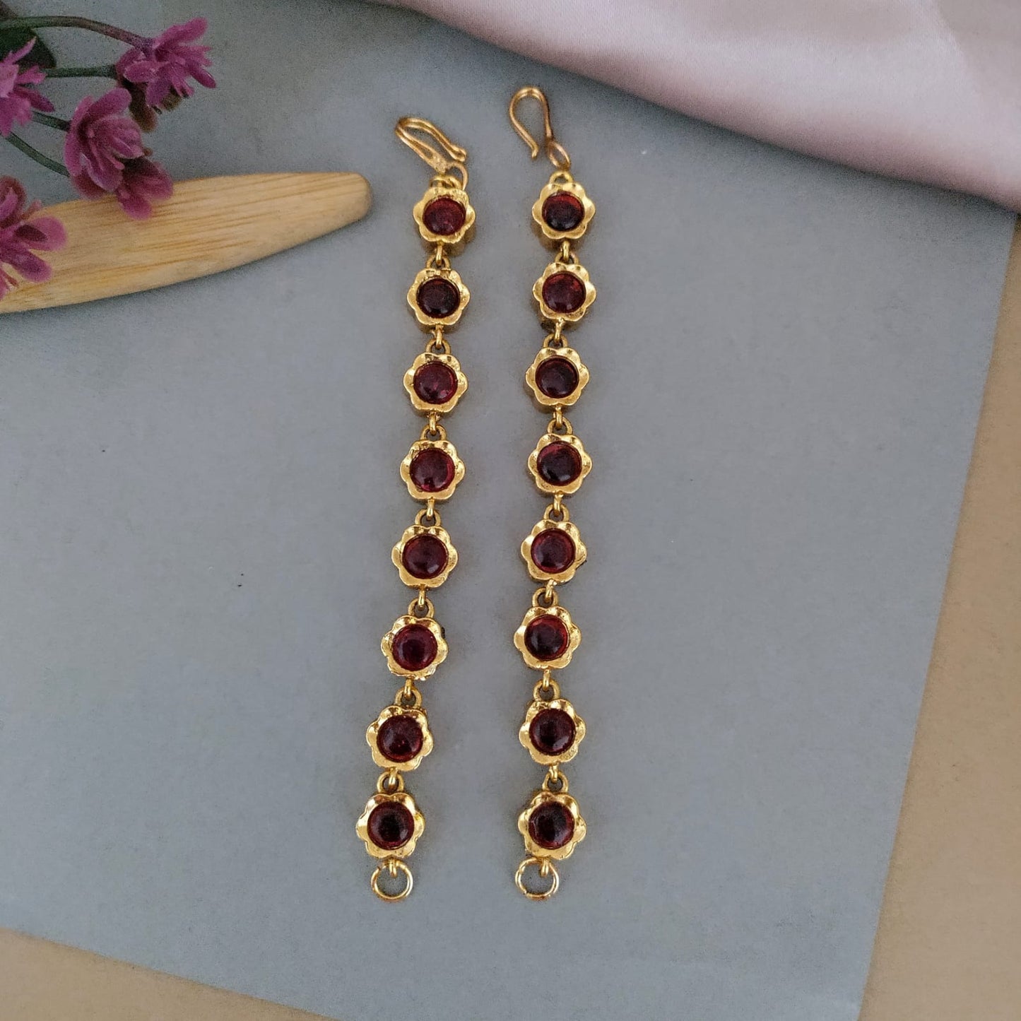 Reversible   ear chain