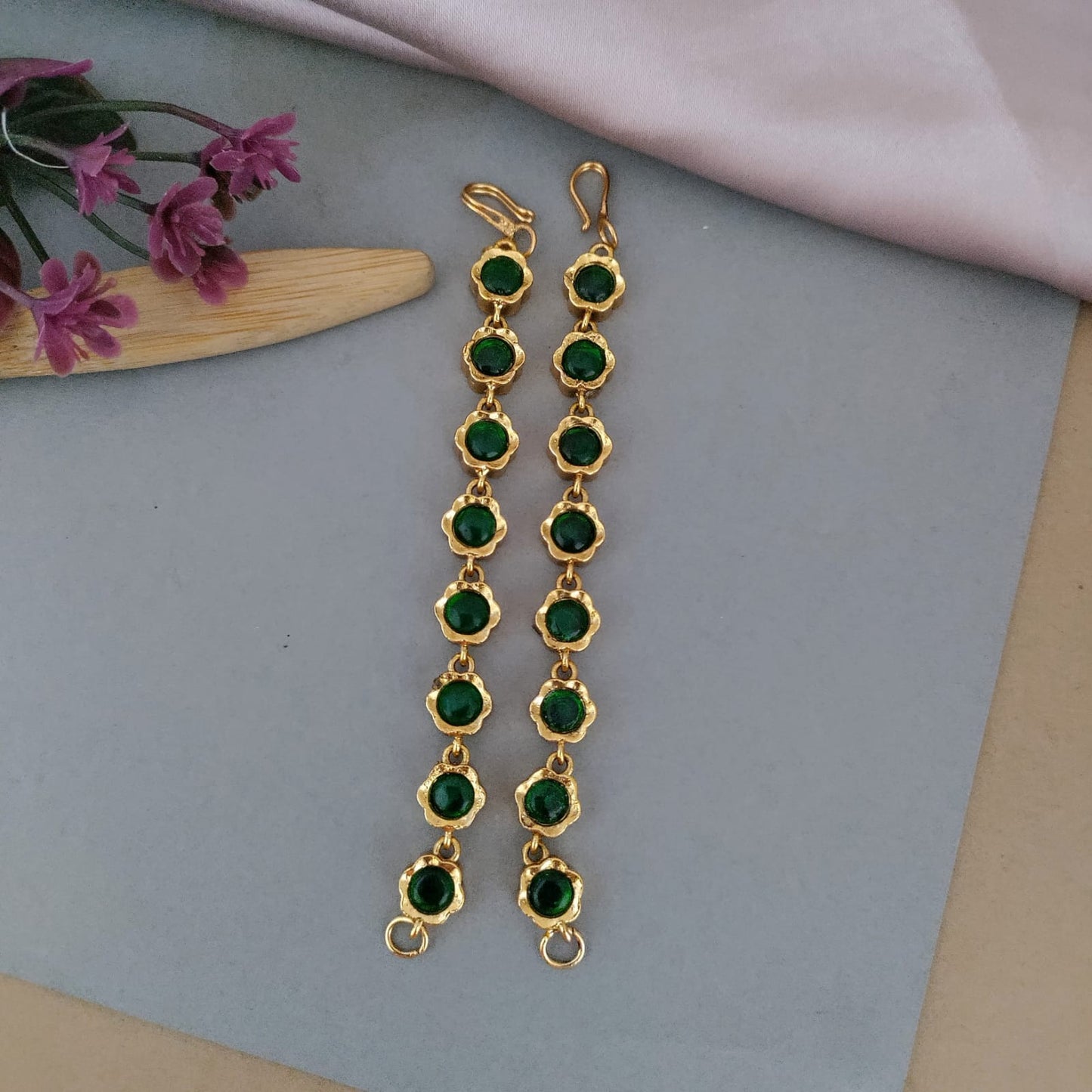 Reversible   ear chain