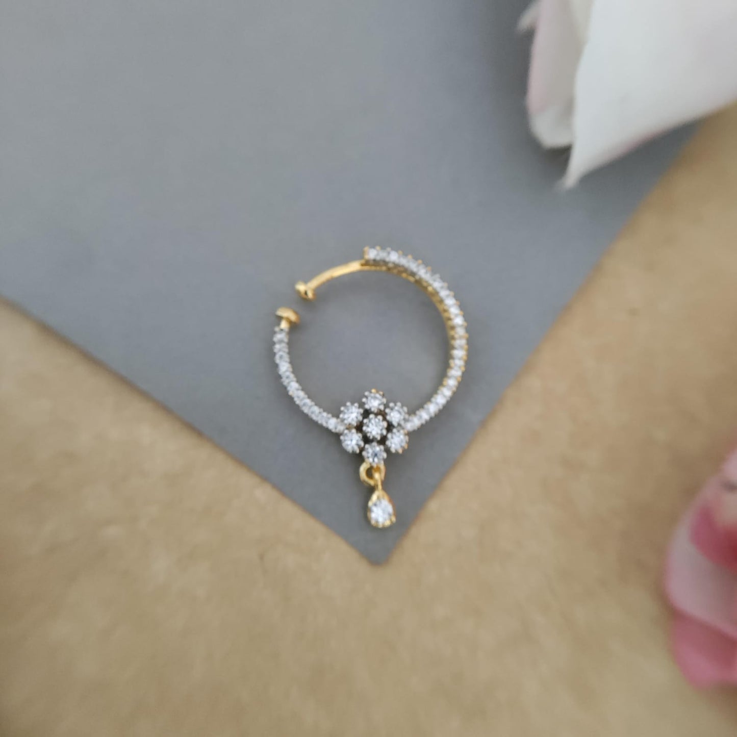 Diamond look alike flower white nosepin/Nath