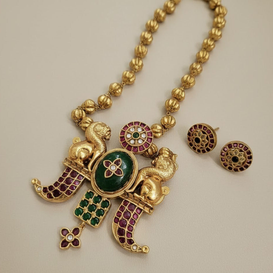 Kemp stone Puliguru pendant chain set long